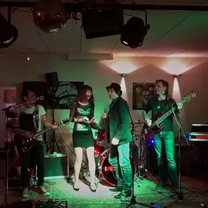Meelton -  Coverband (Schweiz) spielt mit Sandy in einem Bar in Zürich