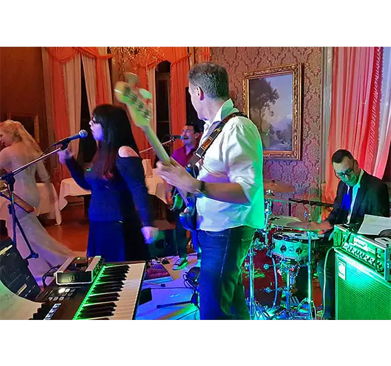 Liveband Meelton spielt Livemusik am Event