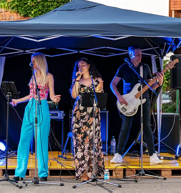 Band The Meelton spielt live am Dorffest im Kanton Schaffhausen