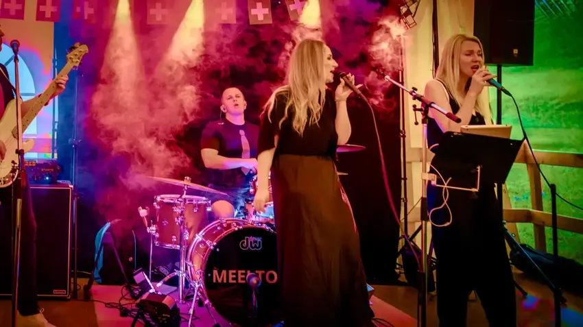 Band The Meelton spielt 2024 in Neuburg
